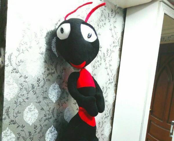 عروسک مورچه یک متر و خرده ای قد ...