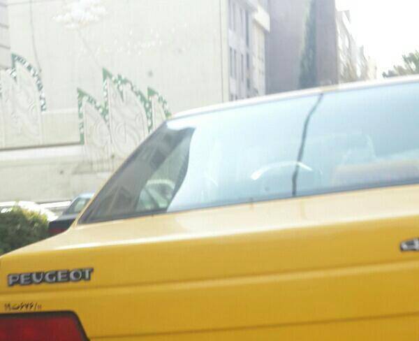 تاکسی زرد پژو