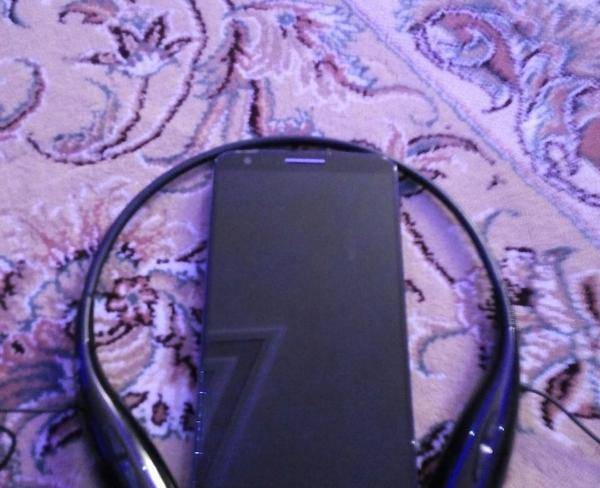 LG G2 همراه هندزفری