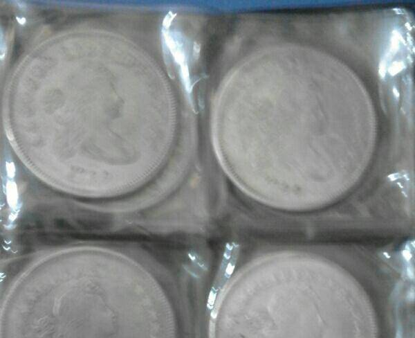 تعدادی سکه های امریکایی بزرگ