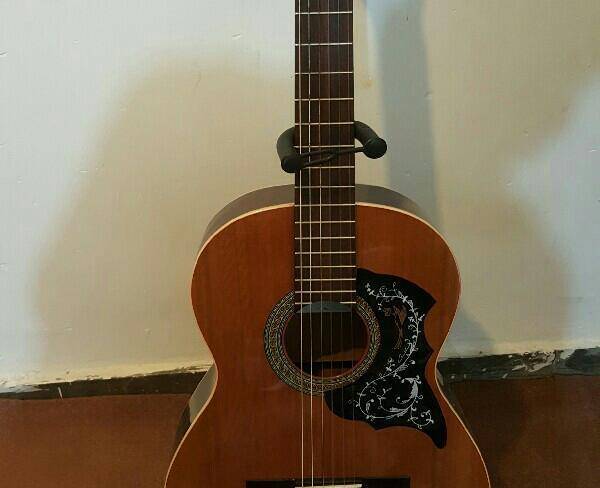 گیتار المانزا مدل ۴۰۲..دست ساز اسپانیایی
