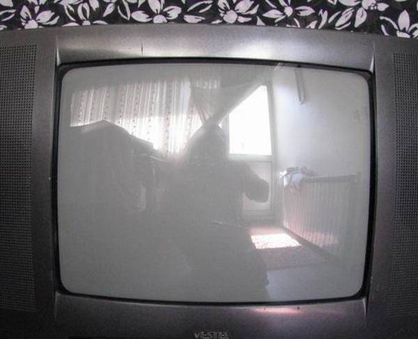 تلویزیون 14 اینچ رنگی vestel