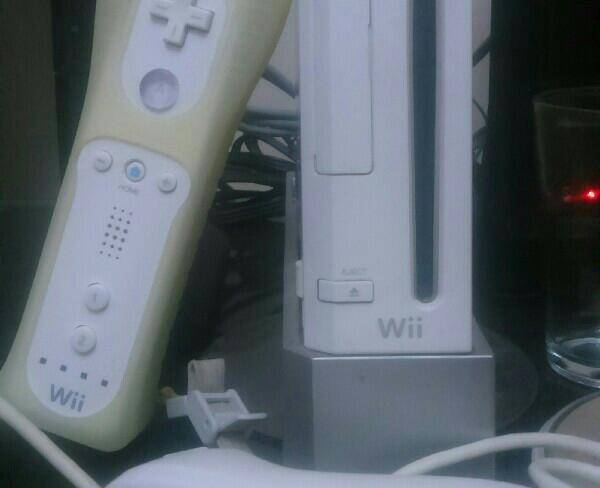 فروش کنسول Wii با دو دسته و بازی