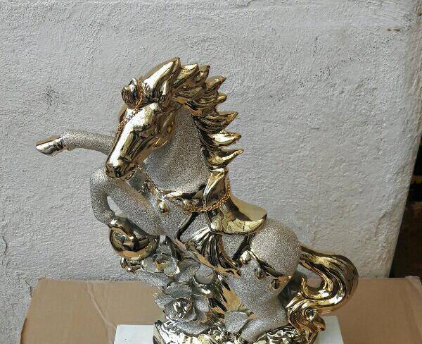 اسب طلایی سرامیکی