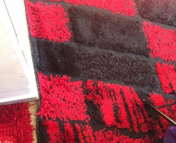 فرش فانتزی قرمز مشکی