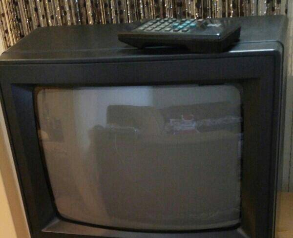 تلویزیون 14 اینچ رنگی با کنترل