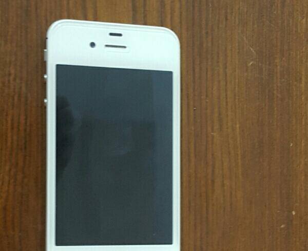 ایفون 4s سفید GB64