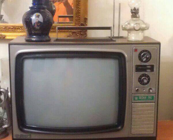 تلویزیون بسیار قدیمی ناسیونال آنتیک زیبا خاص