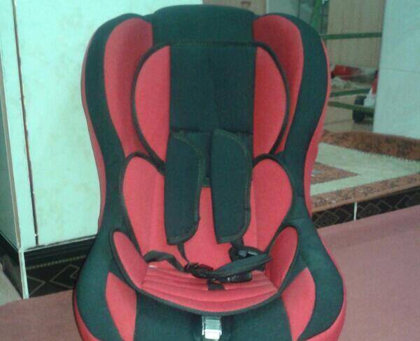 صندلی بچه،نو،رنگ قرمز مشکی