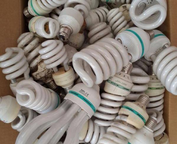 تعمیر لامپ کم مصرف با یکسال ضمانت