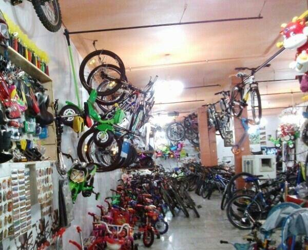 فروشگاه بزرگ دوچرخه جودکی. دورود خیابان منوچهری