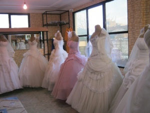 اجاره و فروش لباس عروس در مزون دانتل همدان