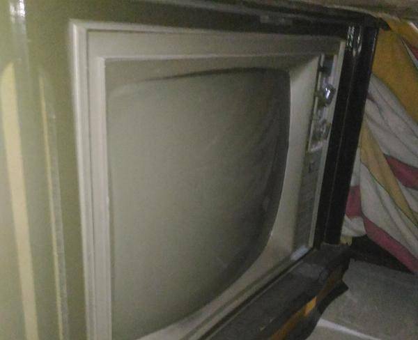 تلویزیون قدیمی مبله آمریکایی