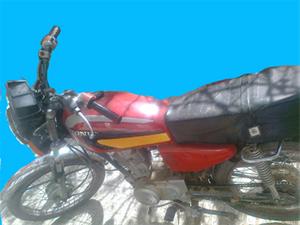 یک دستگاه موتور سیکلت هوندا نیکران
