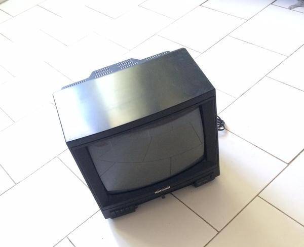 تلوزیون 14 اینچ رنگی