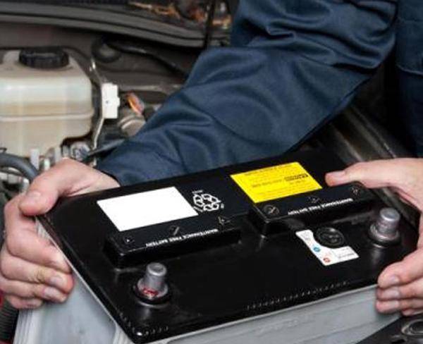 استخدام نصاب باتری خودرو با بیمه