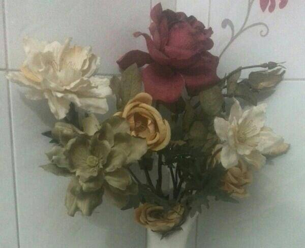 گلدان با گل