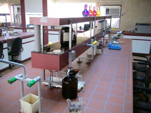 سکو بندی آزمایشگاه و تجهیزات آزمایشگاهی