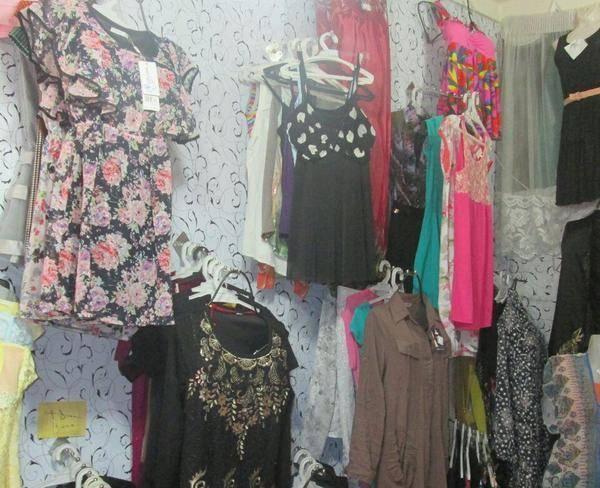 اجناس یک مغازه لباس زنانه یک جا