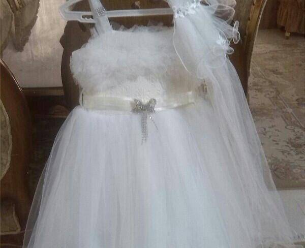 لباس عروس بچگانه بسیار شیک وتمیز.