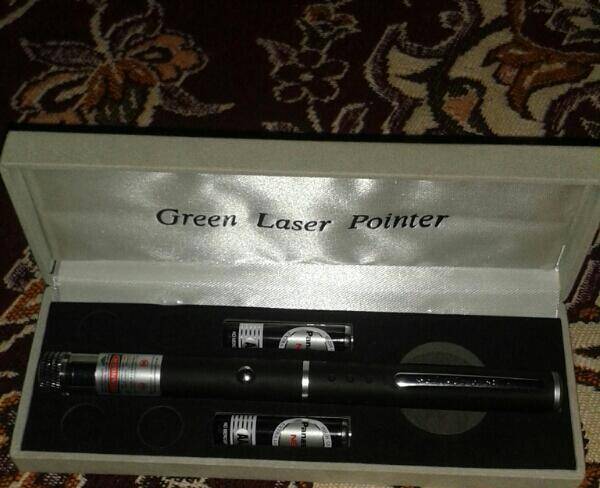 یک عدد دستگاه لیزر سبز