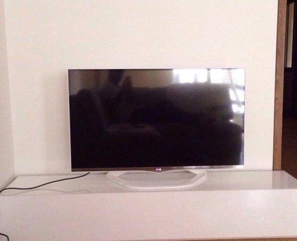 تلویزیون ال جی سفید 42 اینچ