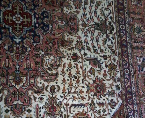 فرش دستبافت آذرشهر در حد نو