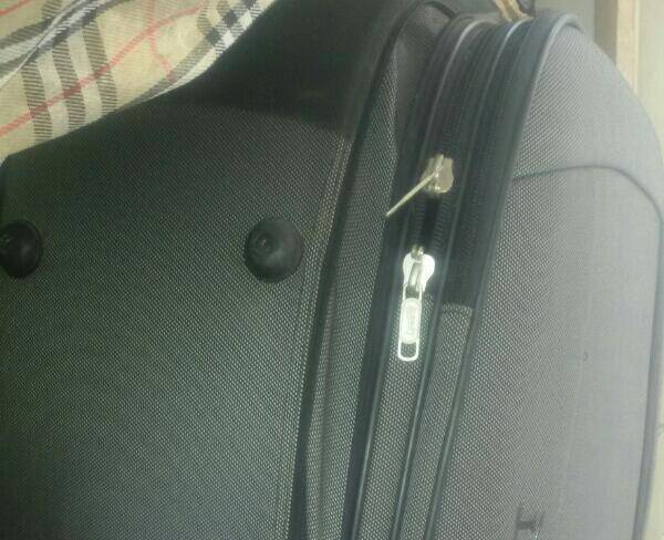 چمدان نقره ای