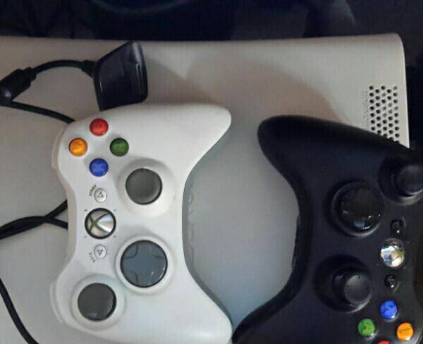 xbox 360 White and 2 controller