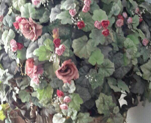 گلدان با گل زیبا وبا پایه خوشگل