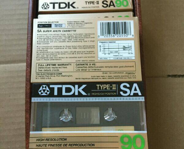 فروش انواع VHS و CASSETTE TAPE آکبند