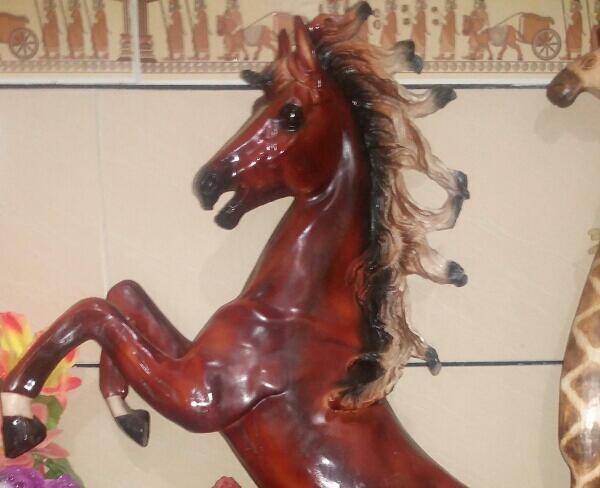 مجسمه اسب