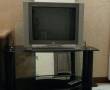 تلویزیون و میز LCD