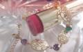 خرید اینترنتی دستبند Rose با طراحی گل های رز روی سنگ های سفید ، دستبند دخترانه و زنانه ، دستبند با نگین های رنگی ، دستبند مارکدار ، دستبند استیل 2013