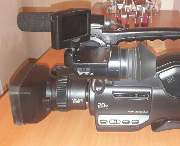 دوربین فیلم برداری سونی ۱۰۰۰