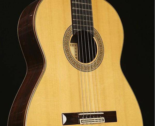 گیتار فوق حرفه ای فلامنکو دستساز اصل اسپانیا