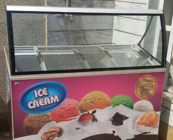 دو عدد یخچال فریزر بستنی.