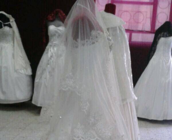لباس عروس زیبا نگین کاری با دست.