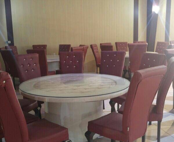 میز و صندلی جهت تالارها و رستورانها