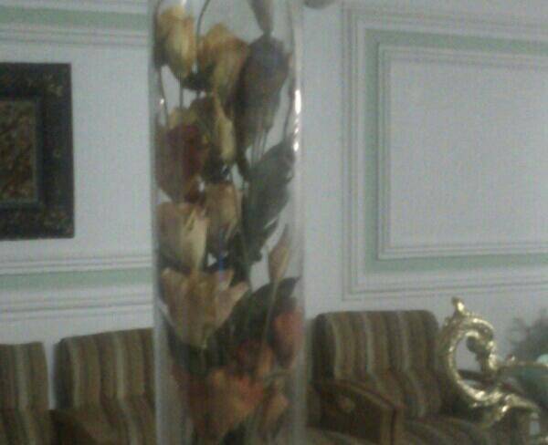 گلدان به همراه گل