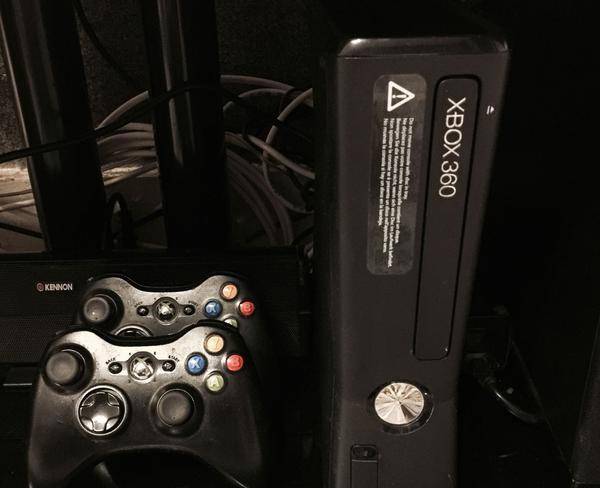 Xbox 360 Slim 250 Gig در حد آک