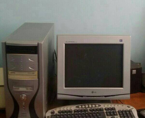 کامپیوتر رومیزی و پرینتر