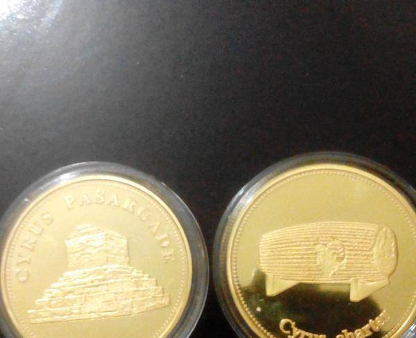 سکه منشور کورش با آب طلا