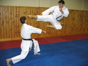 آموزش تصویری کاراته تکواندو بوکس بدنسازی نانچیکو و دفاع شخصی