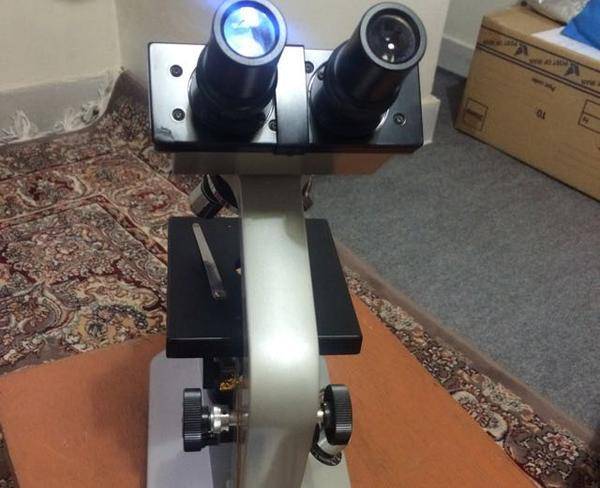 میکروسکوپ آزمایشگاهی دو چشمی