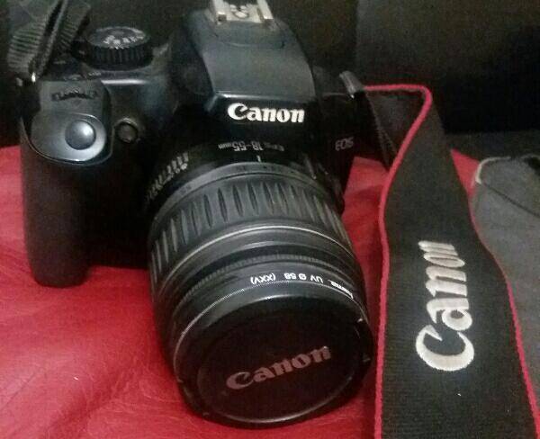 دوربین عکاسی حرفه ای D1000 canon بسیار سالم