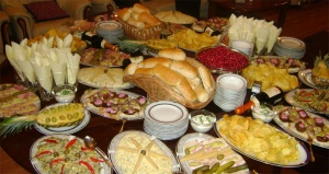 خدمات مجالس کیوان میز اردوو میز نوشیدنی انواع غذاهای سرد و گرم انواع غذاها