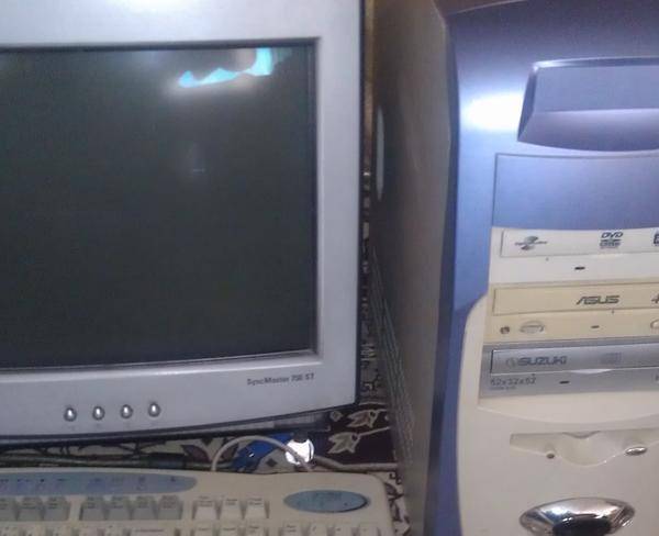 کامپیوتر قدیمی با مونیتور کامپیوتر computer pc