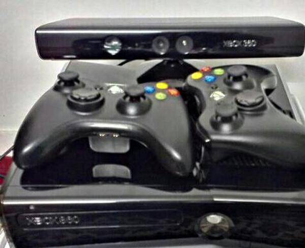 xbox360 super slim with kineckt