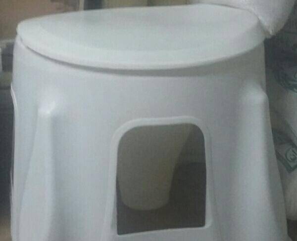 توالت فرنگی پلاستیکی کاملا سالم و تمیز